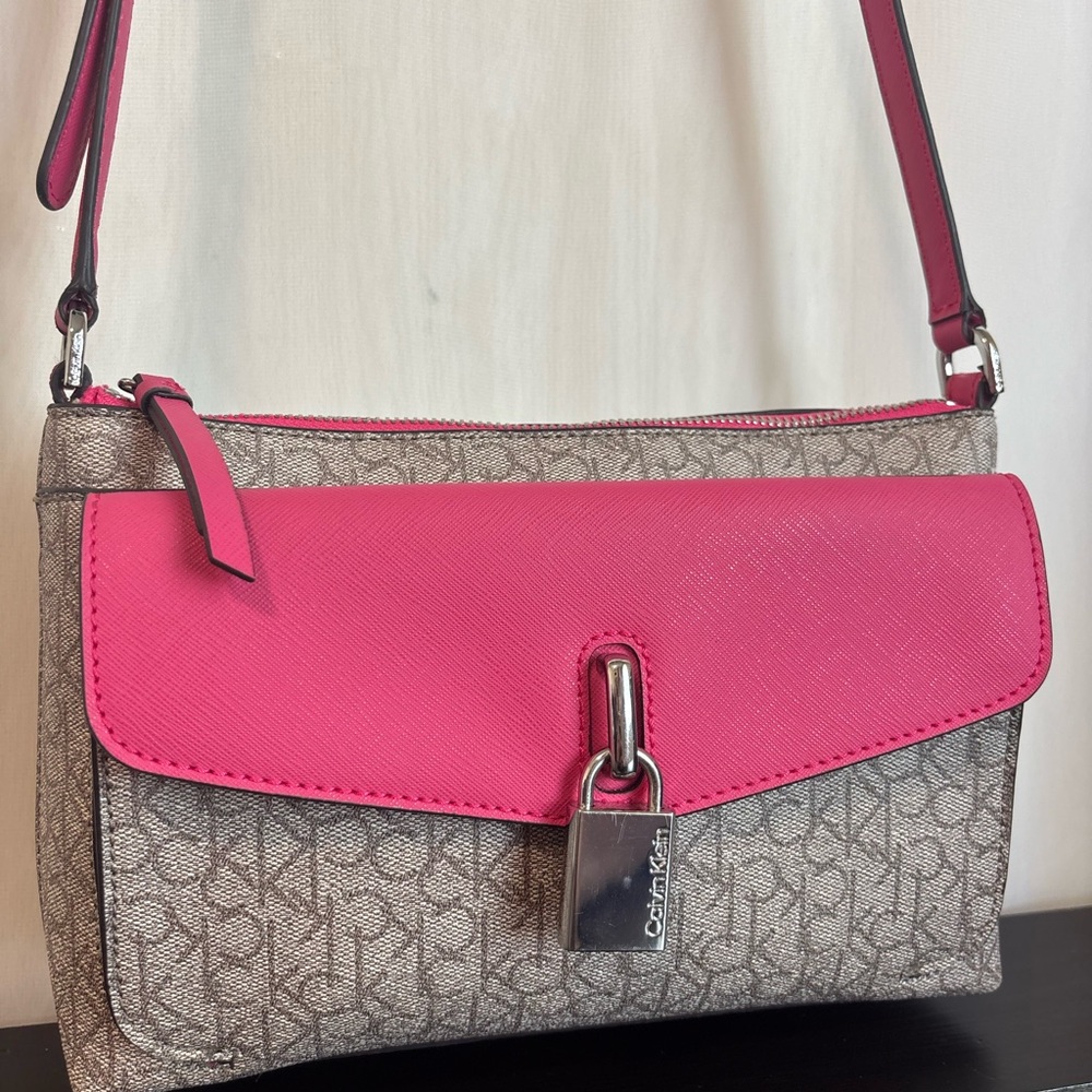 CALVIN KLEIN  Pink and Tan Crossbody Bag with Elegant Design - Picture 14 of 15